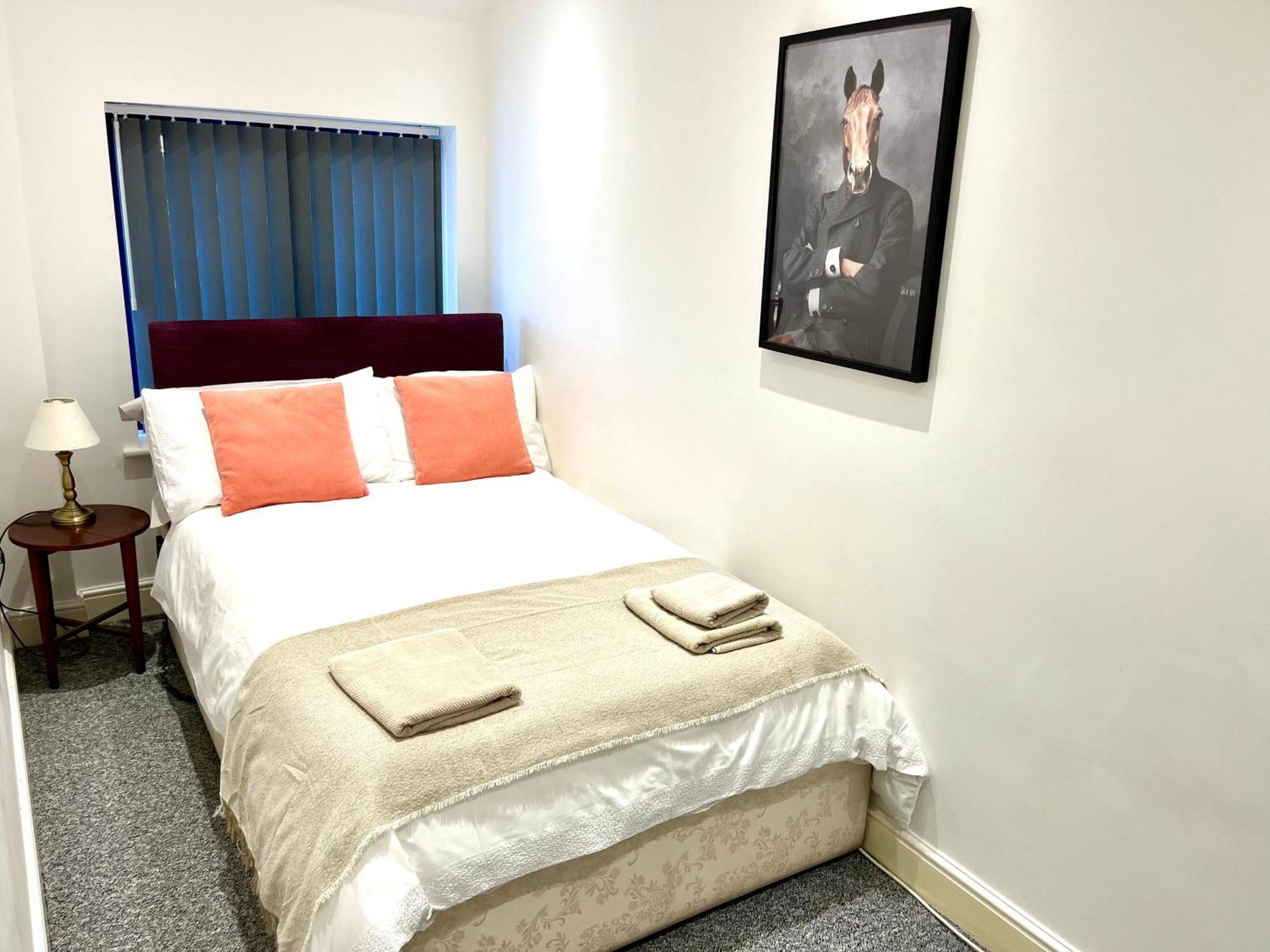 Premium Apartments Thatcham Broadway Экстерьер фото